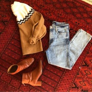 Light acid wash “vintage slim” high rise jeans!